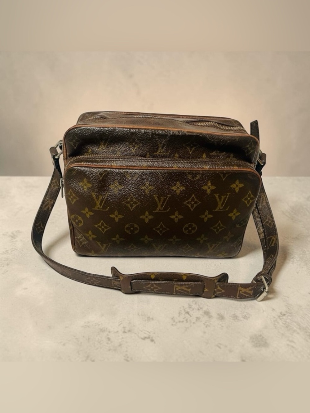 Louis Vuitton Nile Vintage Shoulder Bag - Picture 5 of 16